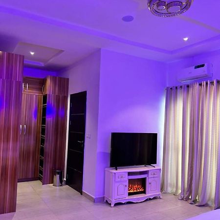 Urban Retreat Luxury Shortlet Apartment Lekki Ajah Lagos With Pool And Gym エクステリア 写真