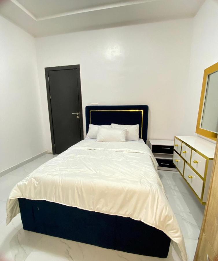 Urban Retreat Luxury Shortlet Apartment Lekki Ajah Lagos With Pool And Gym エクステリア 写真