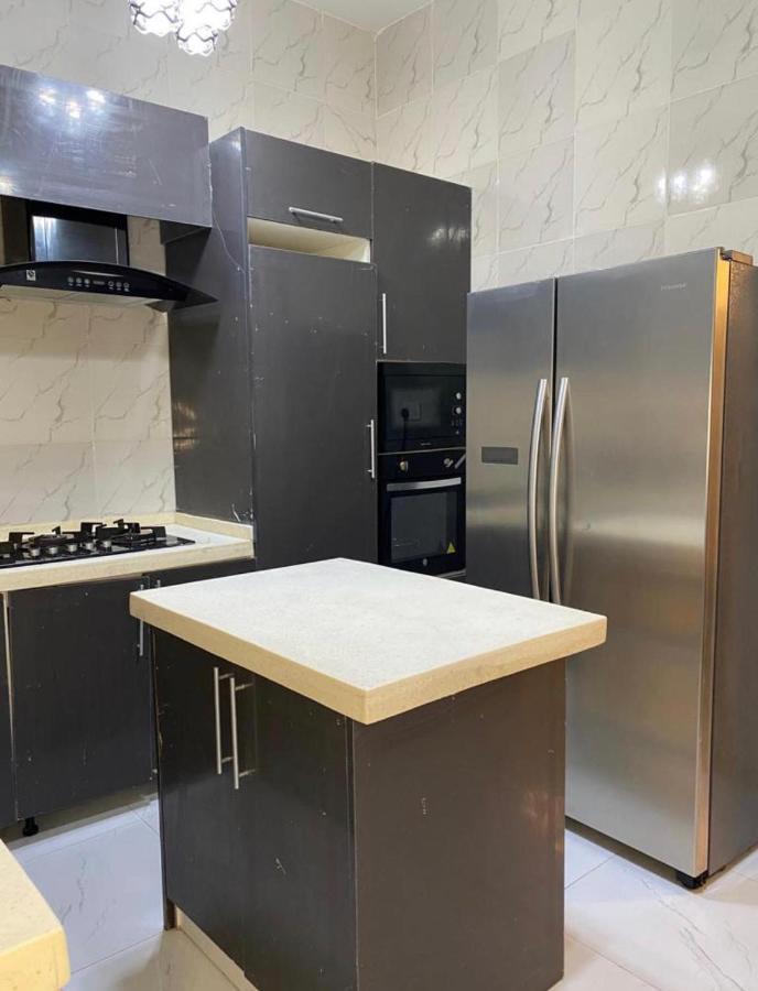 Urban Retreat Luxury Shortlet Apartment Lekki Ajah Lagos With Pool And Gym エクステリア 写真