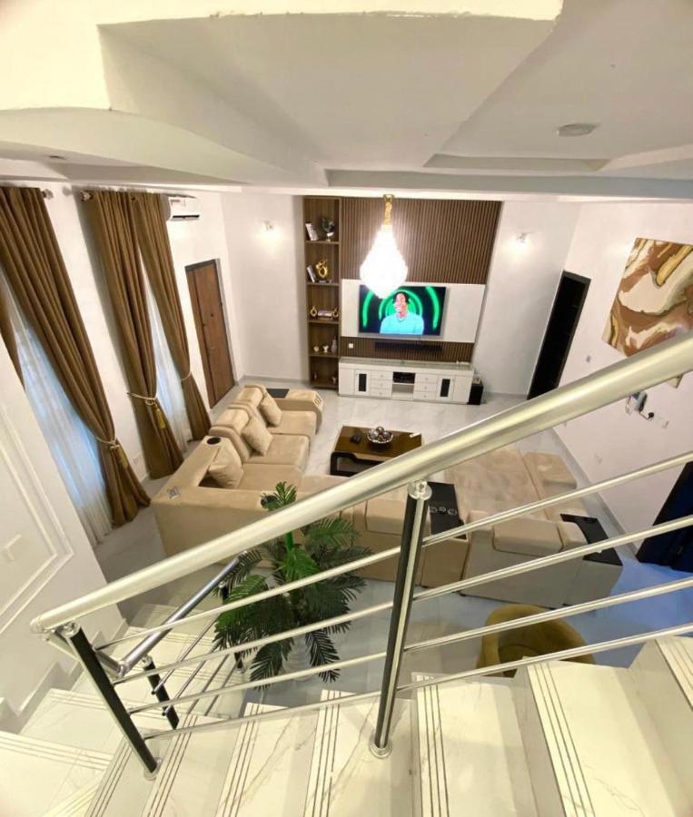 Urban Retreat Luxury Shortlet Apartment Lekki Ajah Lagos With Pool And Gym エクステリア 写真