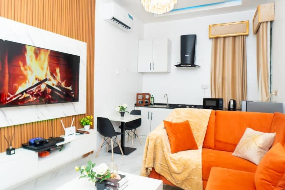 Urban Retreat Luxury Shortlet Apartment Lekki Ajah Lagos With Pool And Gym エクステリア 写真