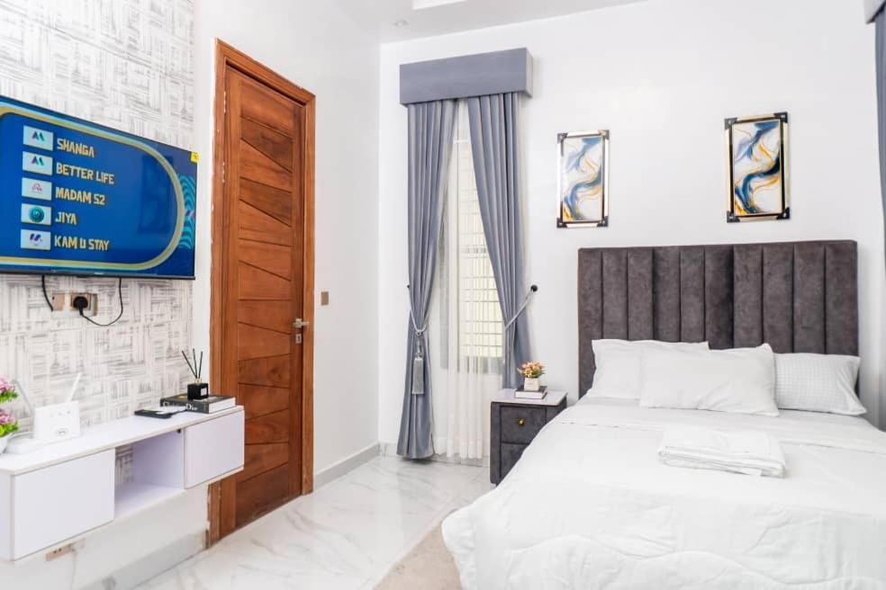 Urban Retreat Luxury Shortlet Apartment Lekki Ajah Lagos With Pool And Gym エクステリア 写真