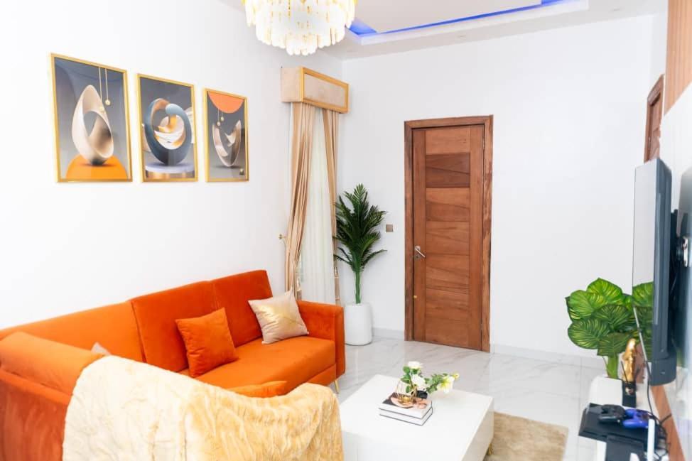 Urban Retreat Luxury Shortlet Apartment Lekki Ajah Lagos With Pool And Gym エクステリア 写真